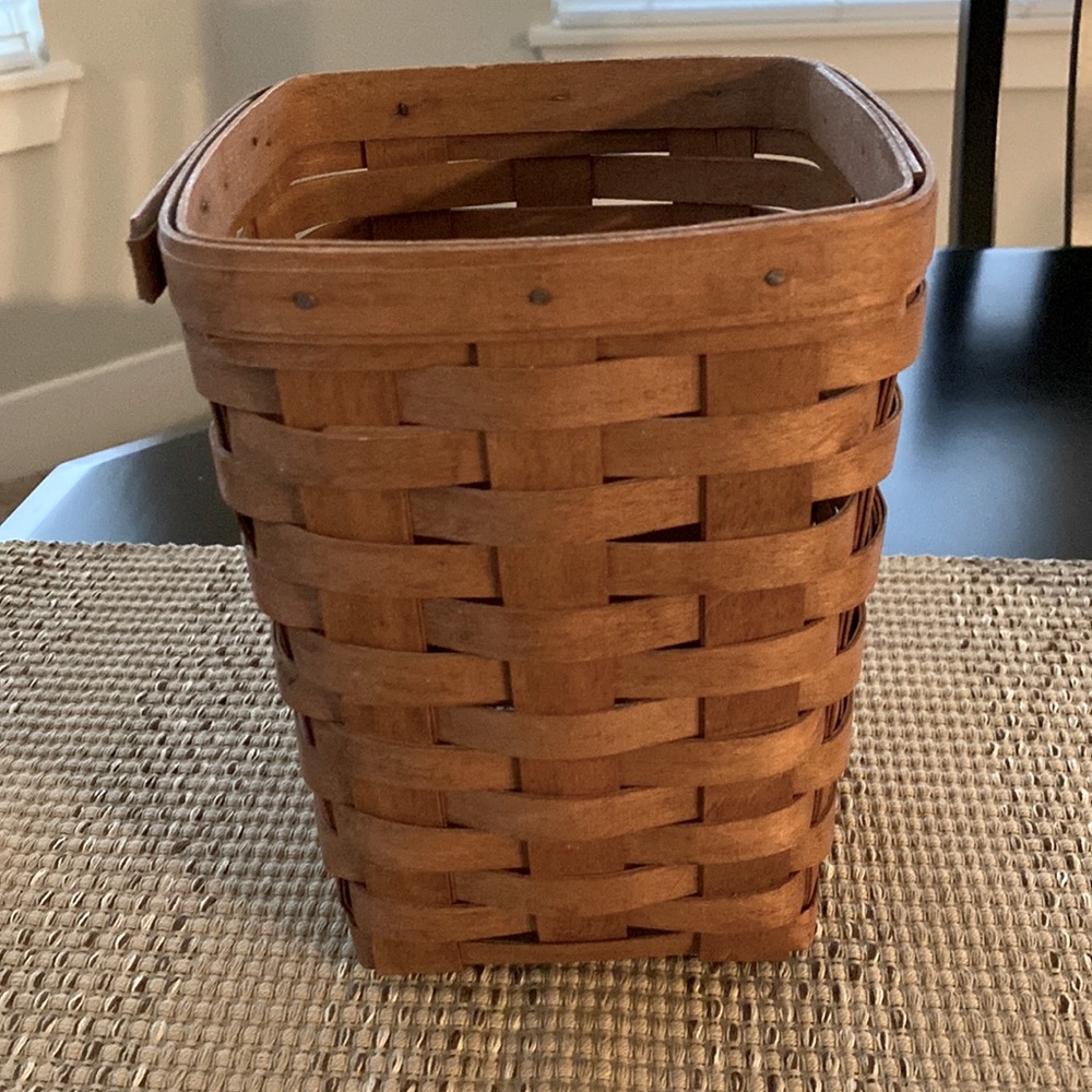 Longaberger basket. Think it was the medium spoon basket from 1989